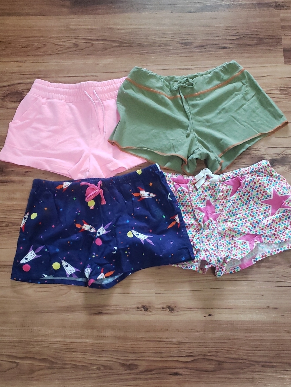 Mixed Lot Of 4 Pairs Women's Lounge Or Sleep Shorts Medium